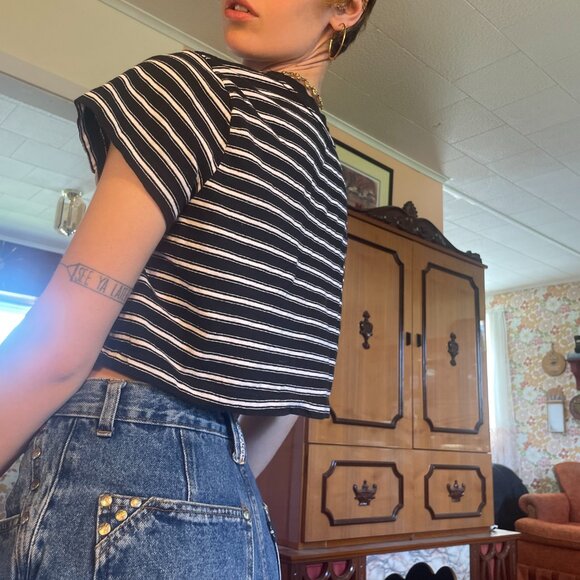 BDG black and white striped cropped grunge t shirt! - Picture 10 of 14